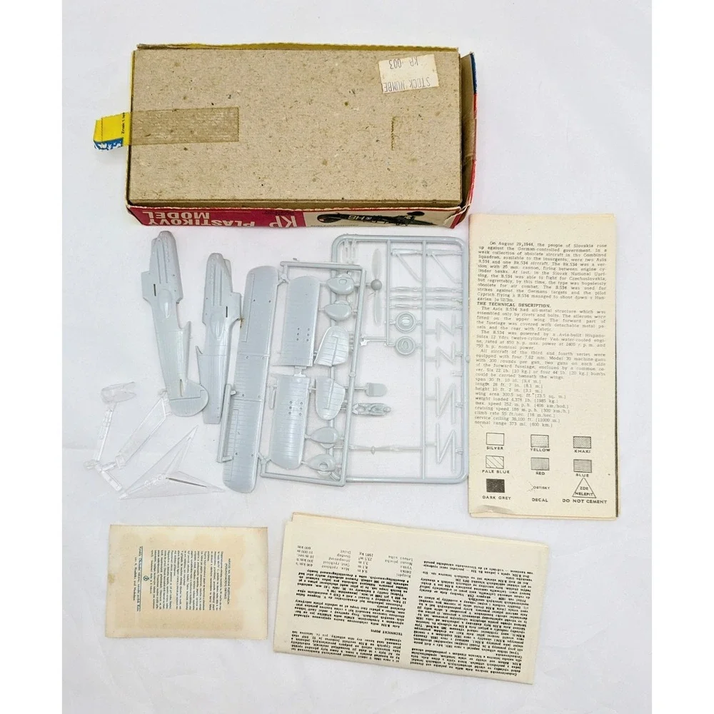Vintage KP Plastikovy Avia B 534 1-72 Model Kit